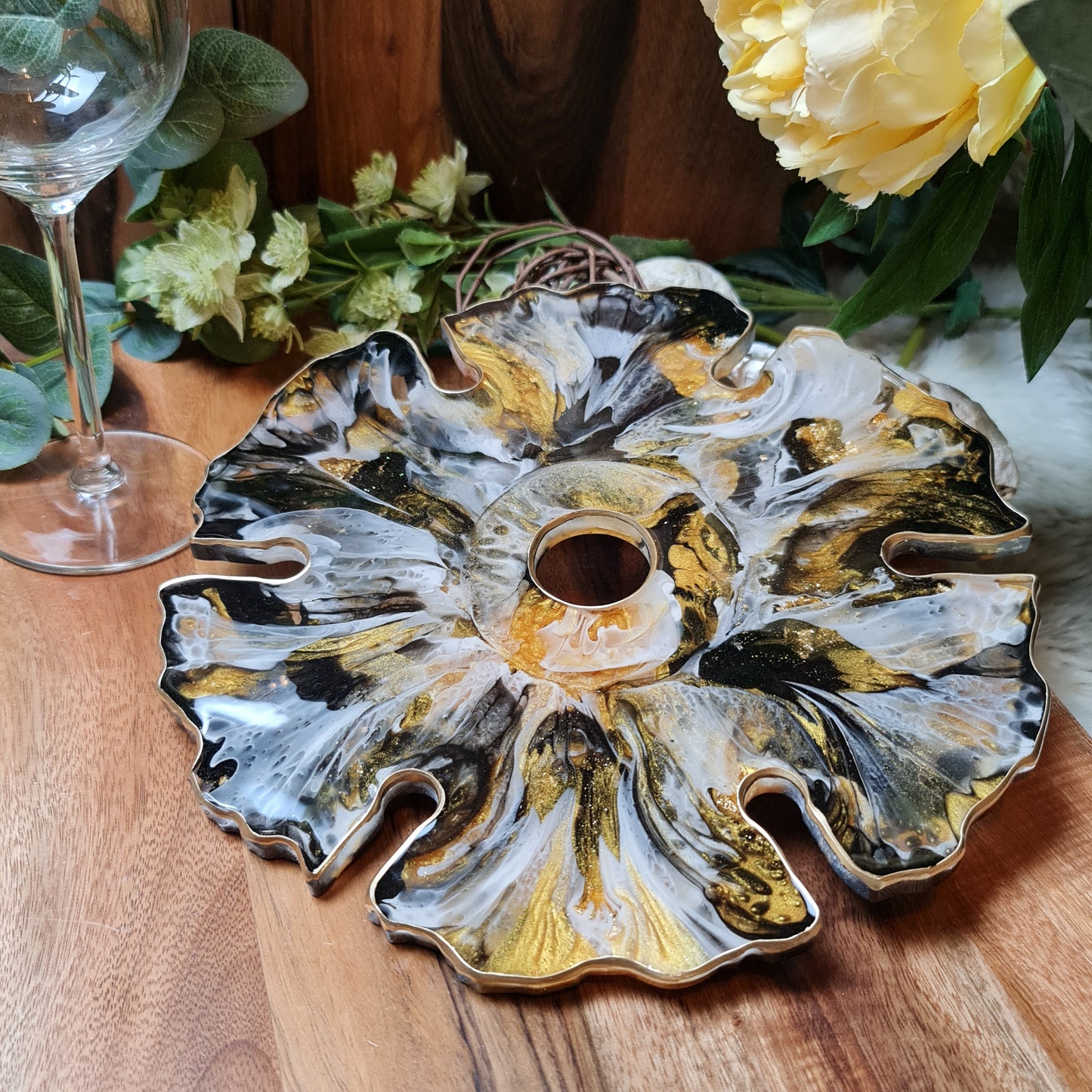 Glass holder round in Onyx Black, White and Gold