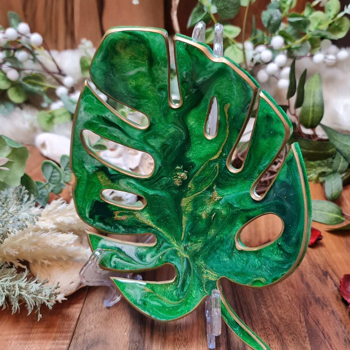 Monstera Tropical leaf with gold flakes