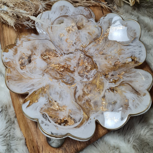 Fruit bowl (resin) in Gentle White and gold