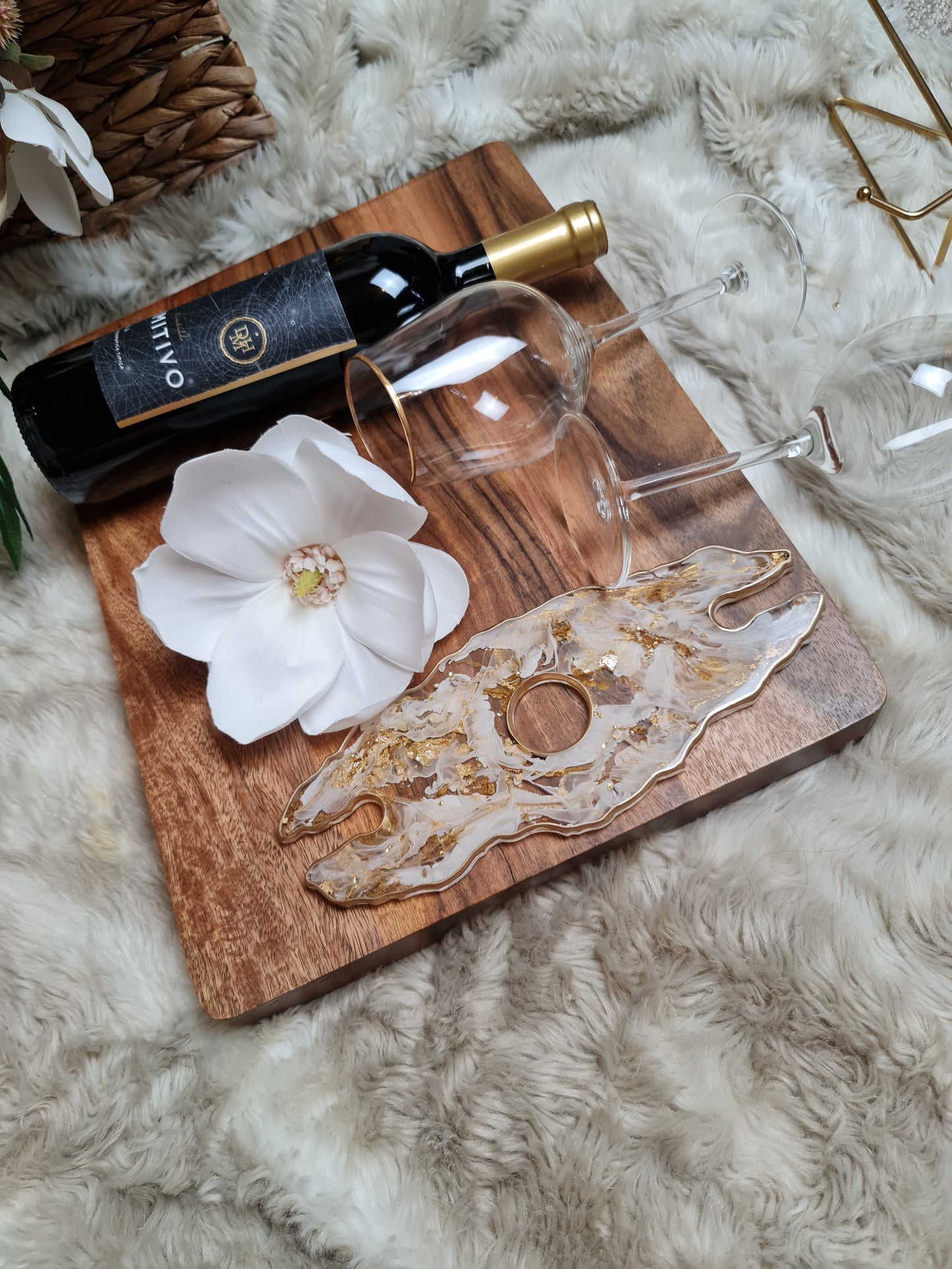 Glass and bottle holder in White and Gold